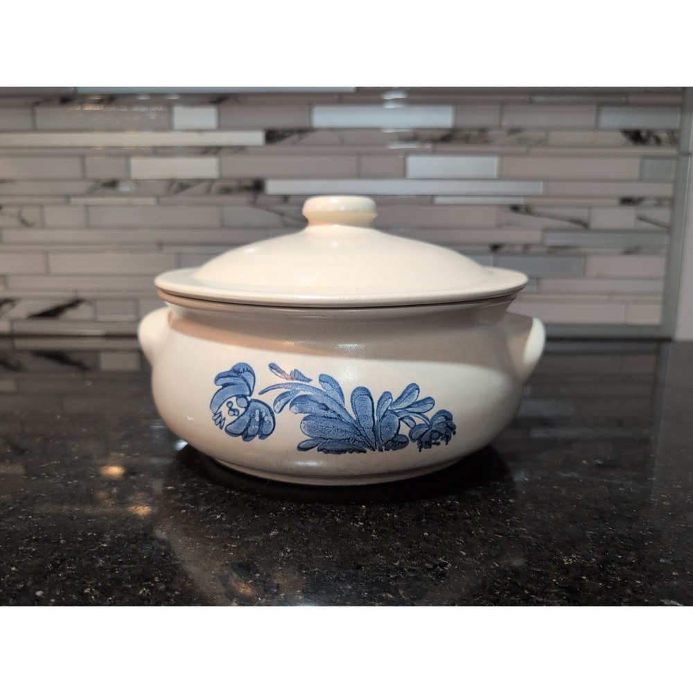 EUC PFALTZGRAFF YORKTOWNE BLUE 2QT ROUND CASSEROLE COVERED SERVING BOWL WITH LID